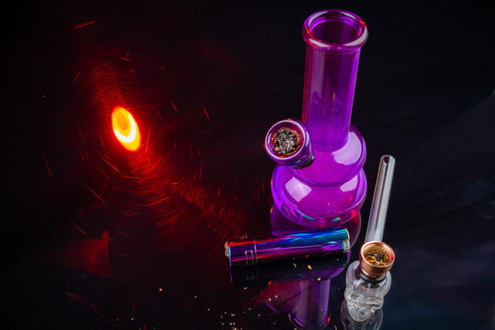 1 gram of weed in a bong