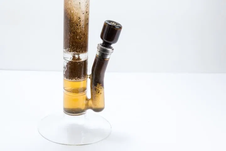 keep your smoking equipment clean