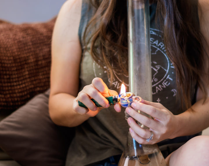 how to smoke weed lighting a bowl