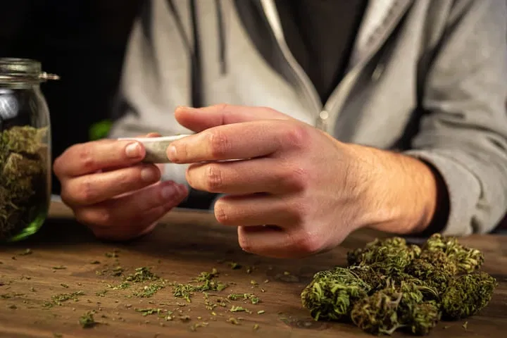 shape and tuck your spliff