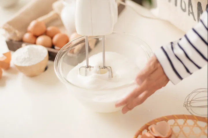 bowl and mixer for space cakes