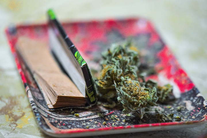 why use a tray for rolling