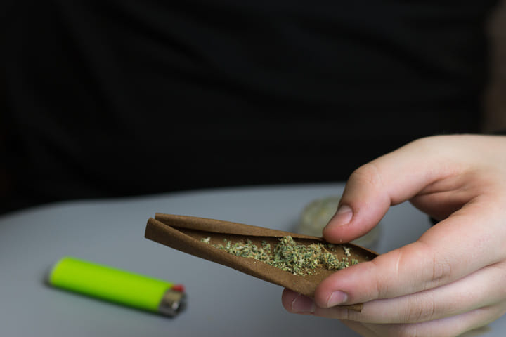 rolling and filling a blunt