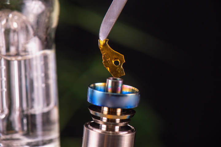 use a dab rig to consume thc