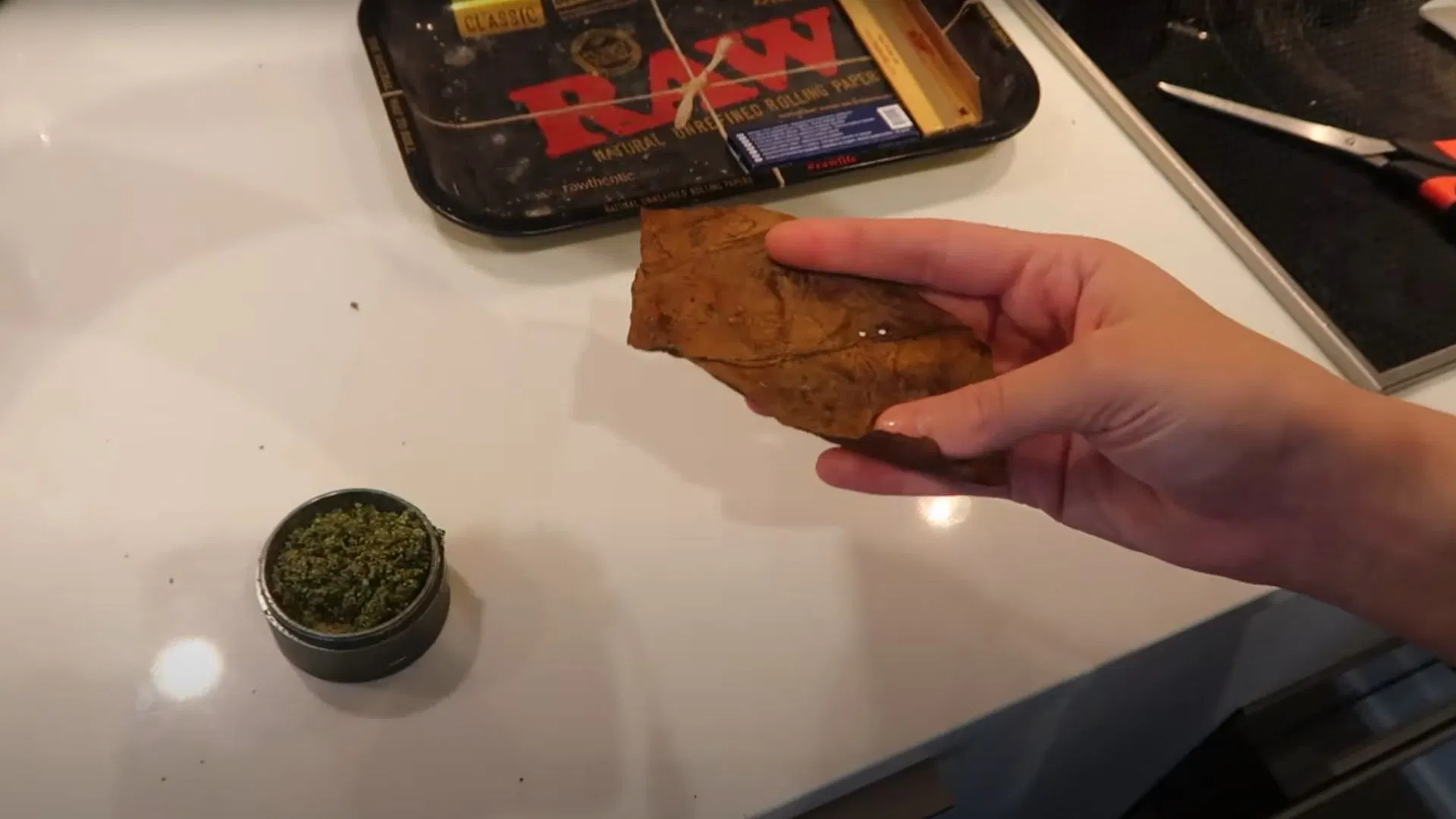 how to roll a backwood step by step how to roll a backwood step 2