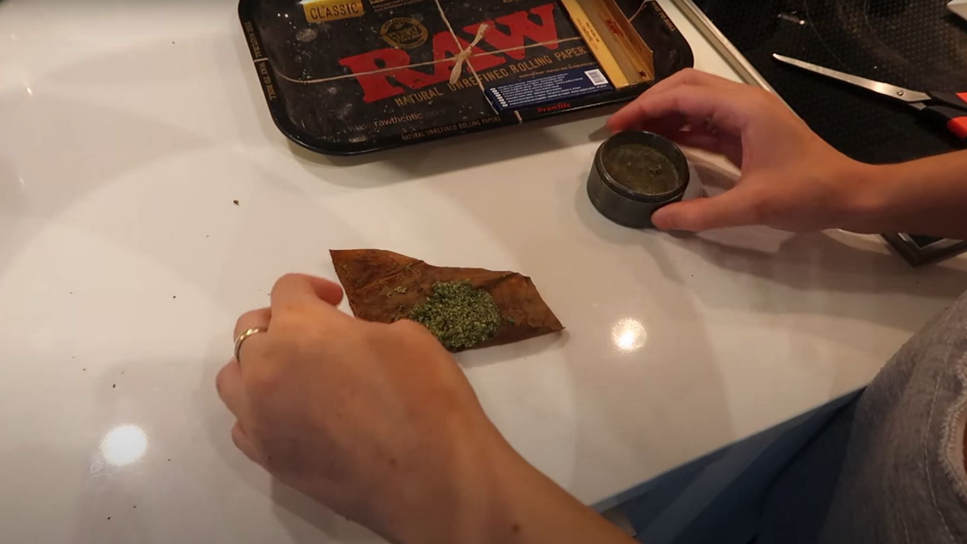 How to Roll The BEST Backwoods Blunt! 