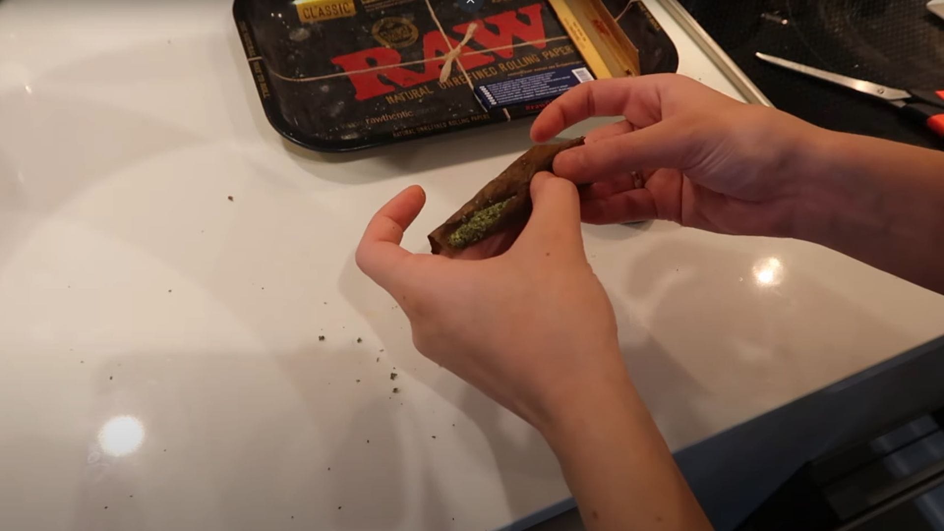 how to roll a backwood step by step how to roll a backwood step 4