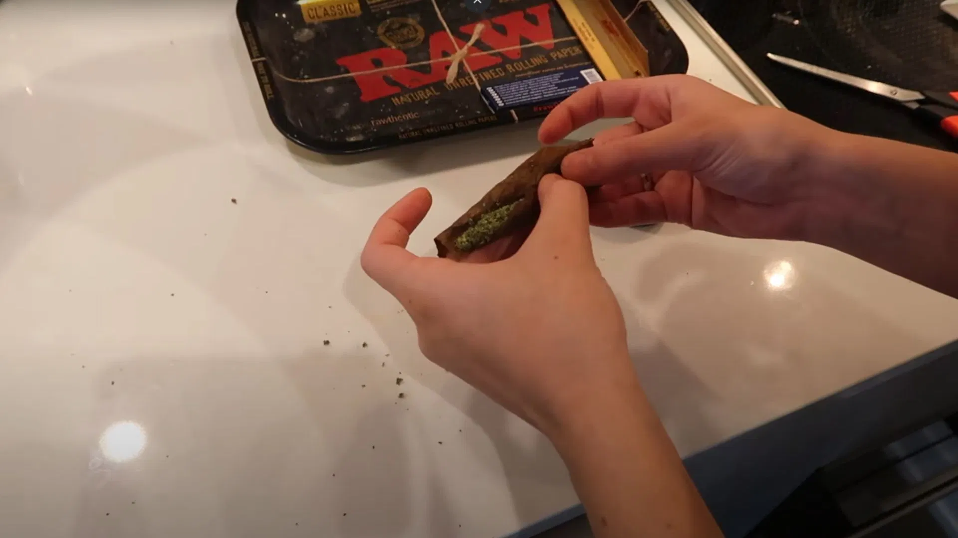 how to roll a backwood step by step how to roll a backwood step 4