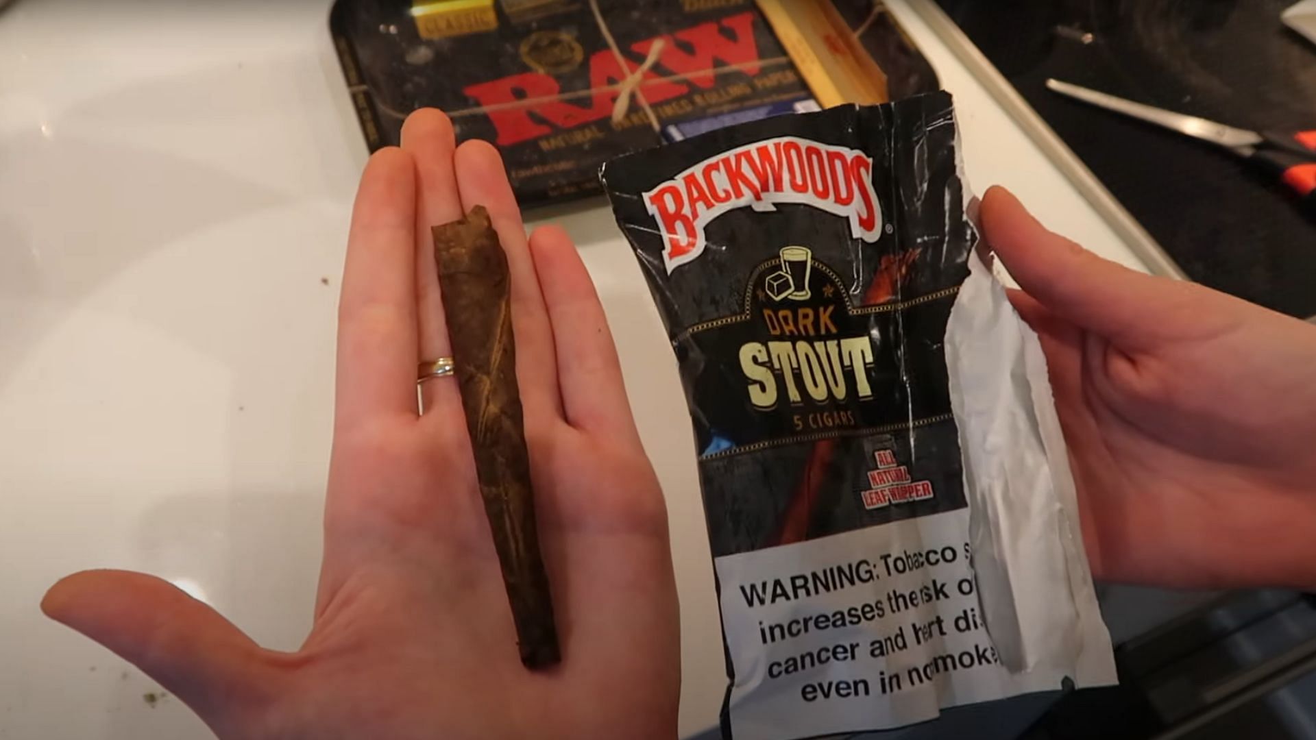 What's a Backwoods Blunt & How do You Roll One?