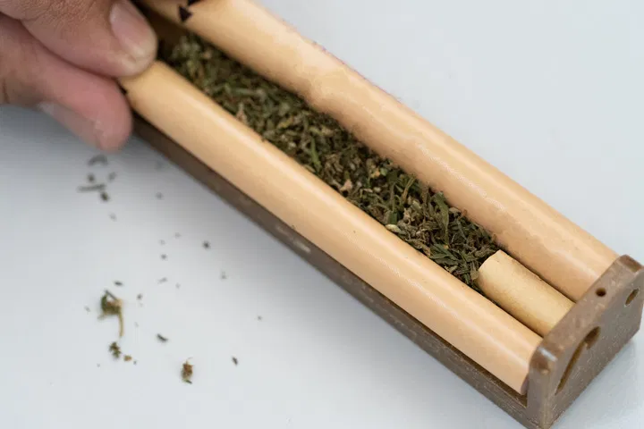 add a rolling machine to your rolling tray