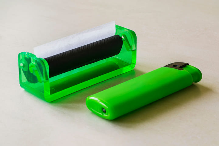 insert the rolling paper in the joint roller